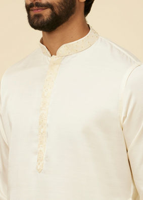 alt message - Manyavar Men Warm White Sequinned Striped Kurta Set image number 1